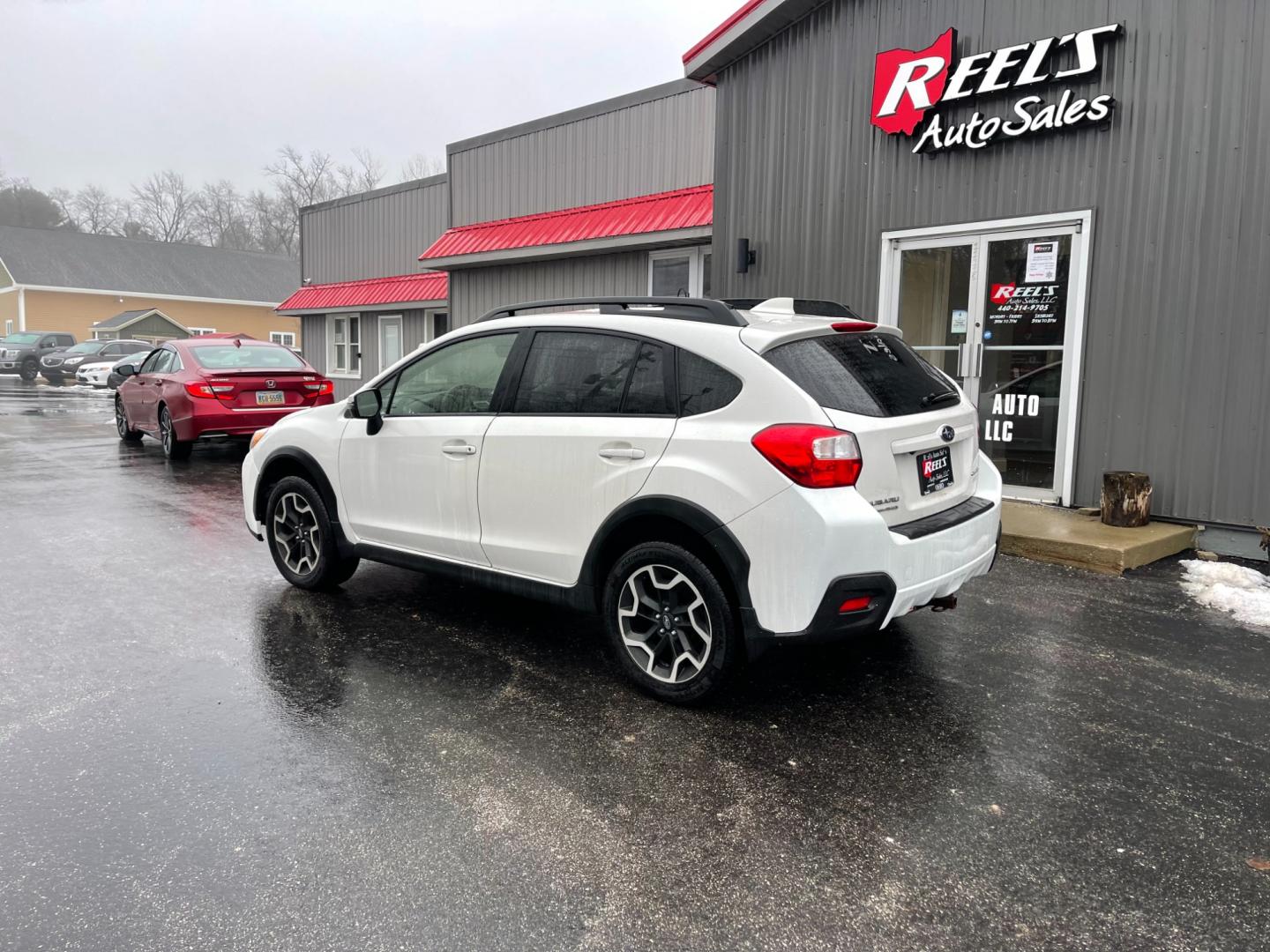 2017 White /Black Subaru Crosstrek 2.0i Limited PZEV CVT (JF2GPANC4HH) with an 2.0L I4 DOHC 16V engine, Automatic transmission, located at 11115 Chardon Rd. , Chardon, OH, 44024, (440) 214-9705, 41.580246, -81.241943 - Photo#10